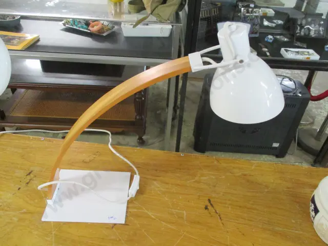 Retro Lamp Image 1++